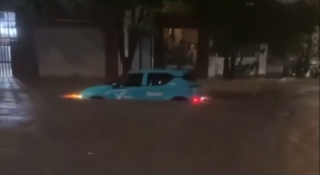 Ô tô điện vượt lũ trong điều kiện mưa bão: Khả năng vượt trội hay rủi ro tiềm ẩn?